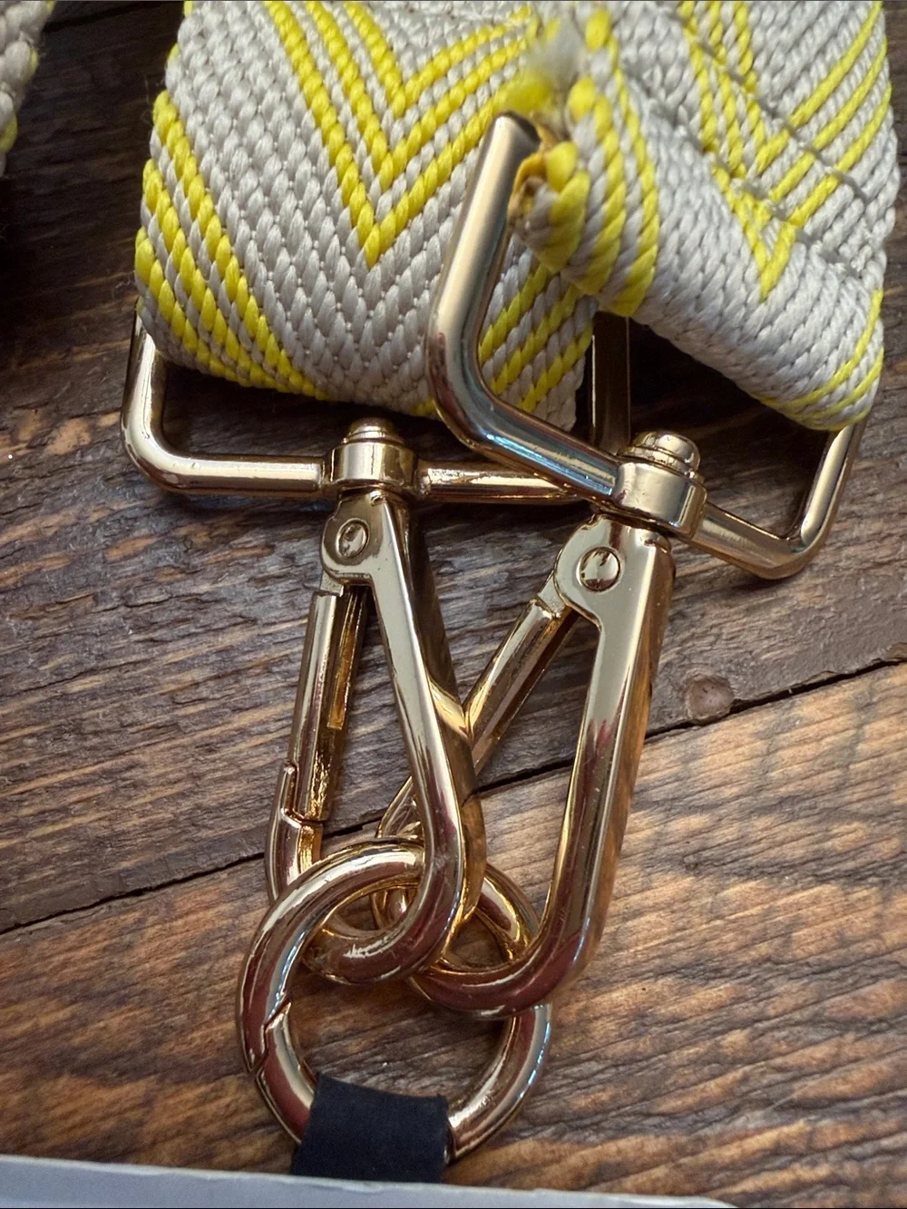 💛💛💛 NWT Universal Crossbody Phone Lanyard Strap Yellow Chevron 💛💛💛
